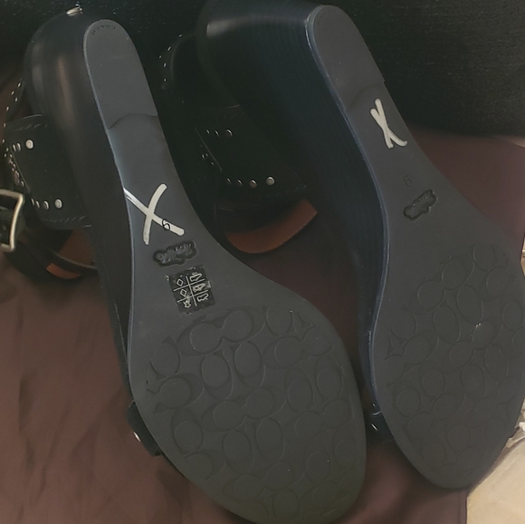 💫🎉 HP Coach: Odessa Wedge Rivets Sandals NWOT - Picture 7 of 8